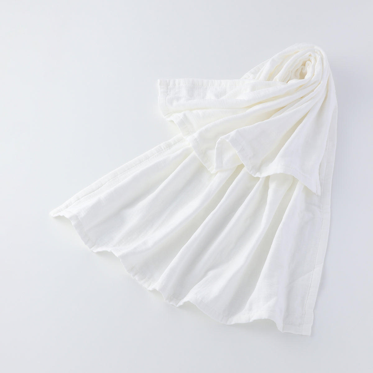 Marshmallow Gauze throw in White