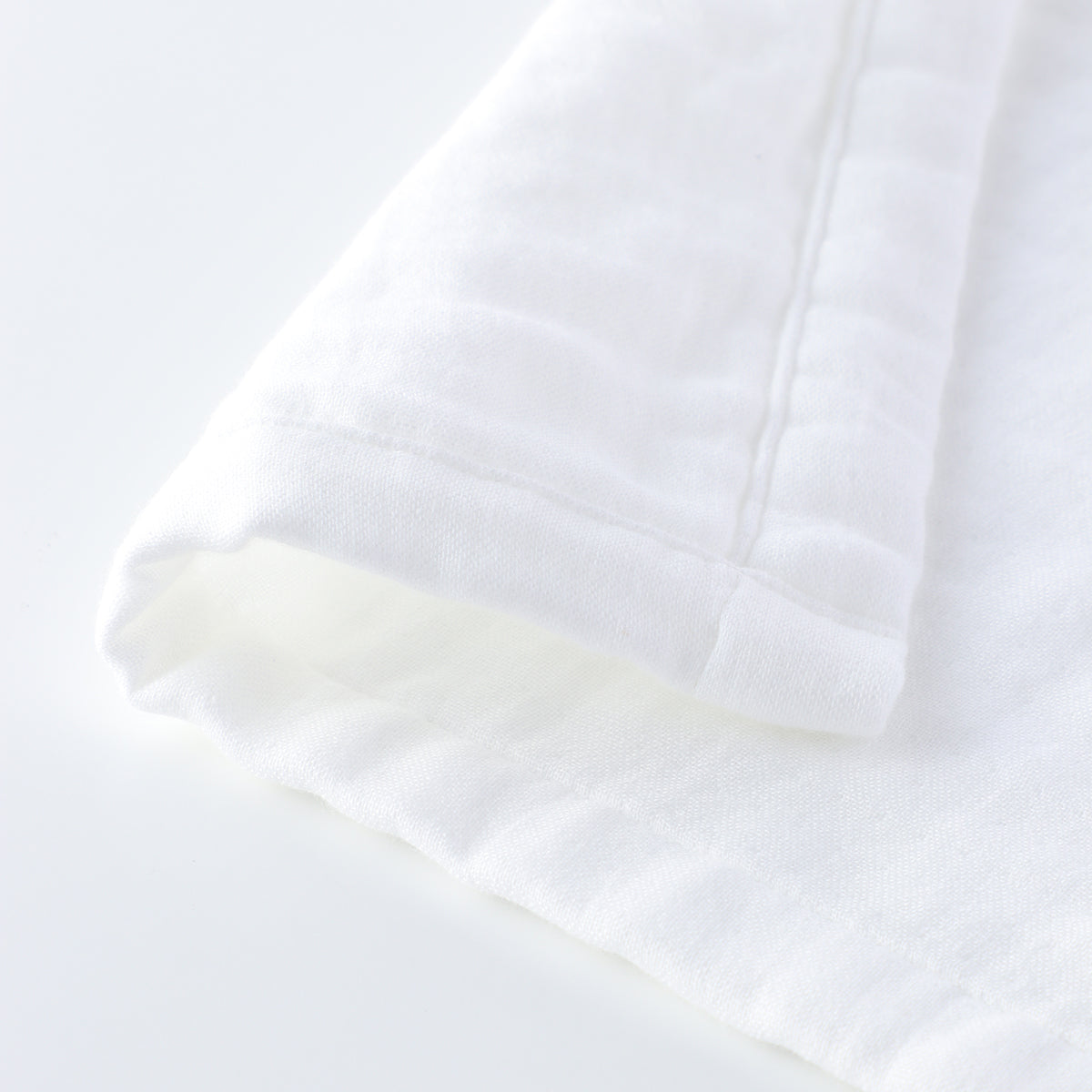 Marshmallow Gauze throw in White