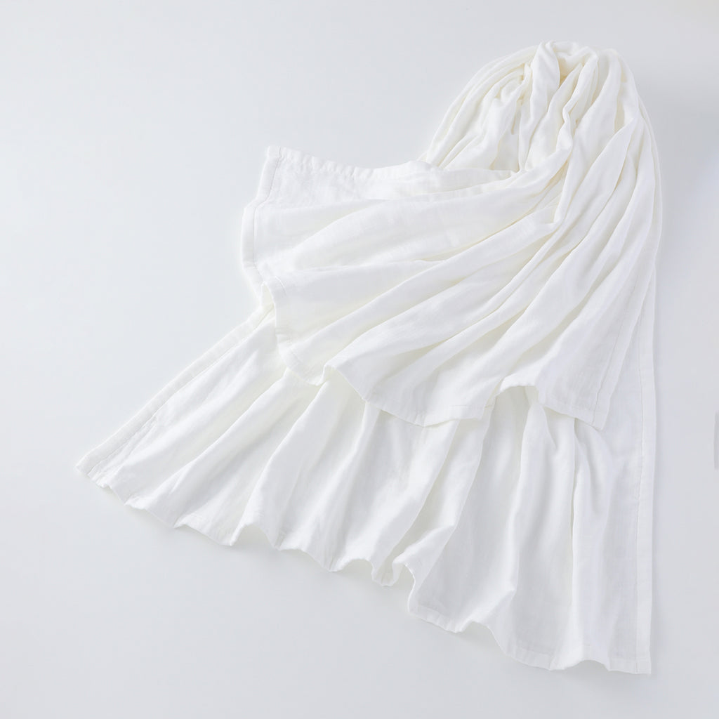 Marshmallow Gauze throw in White