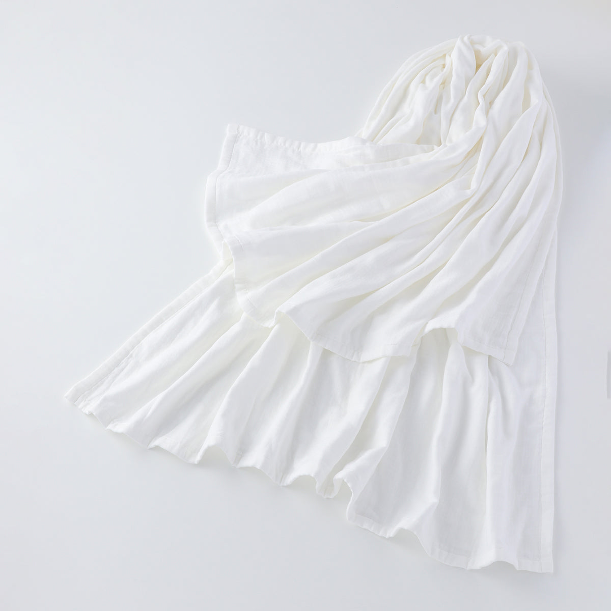 Marshmallow Gauze throw in White