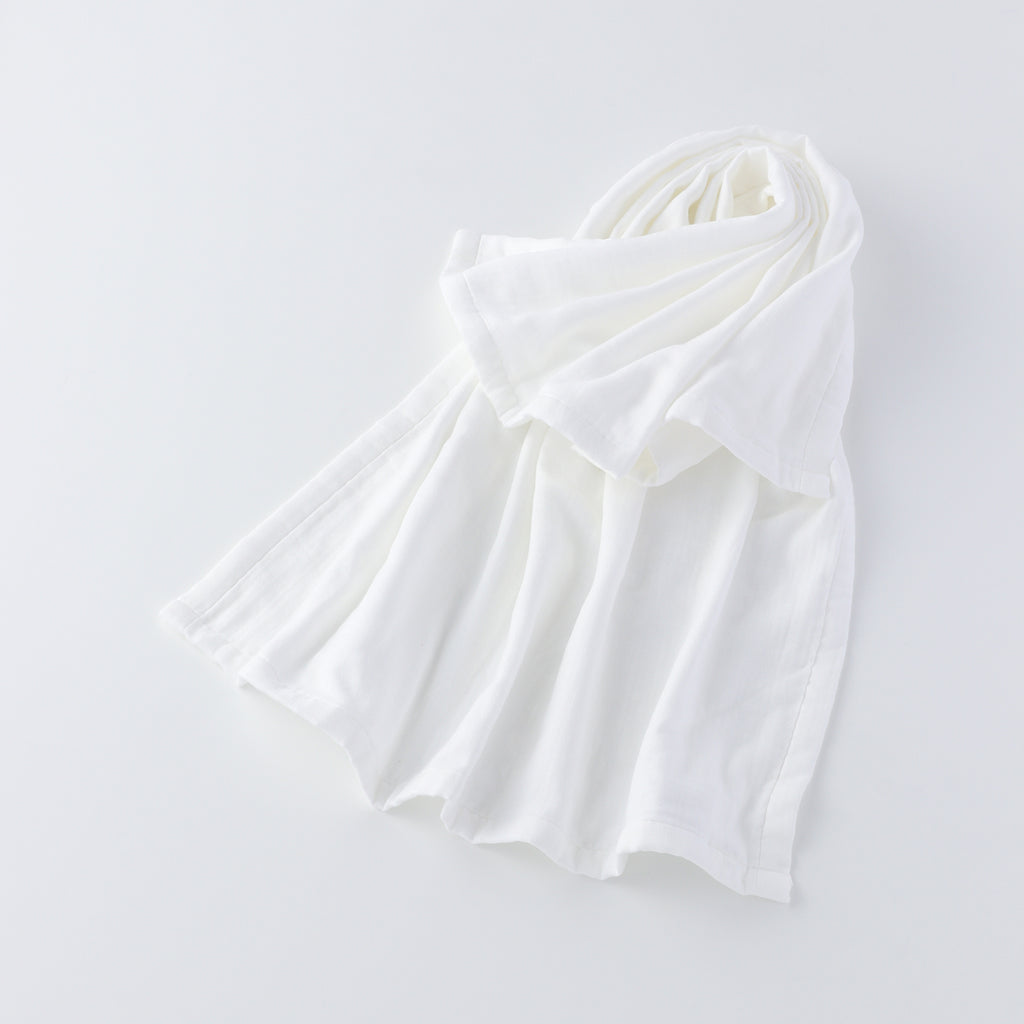 Marshmallow Gauze throw in White