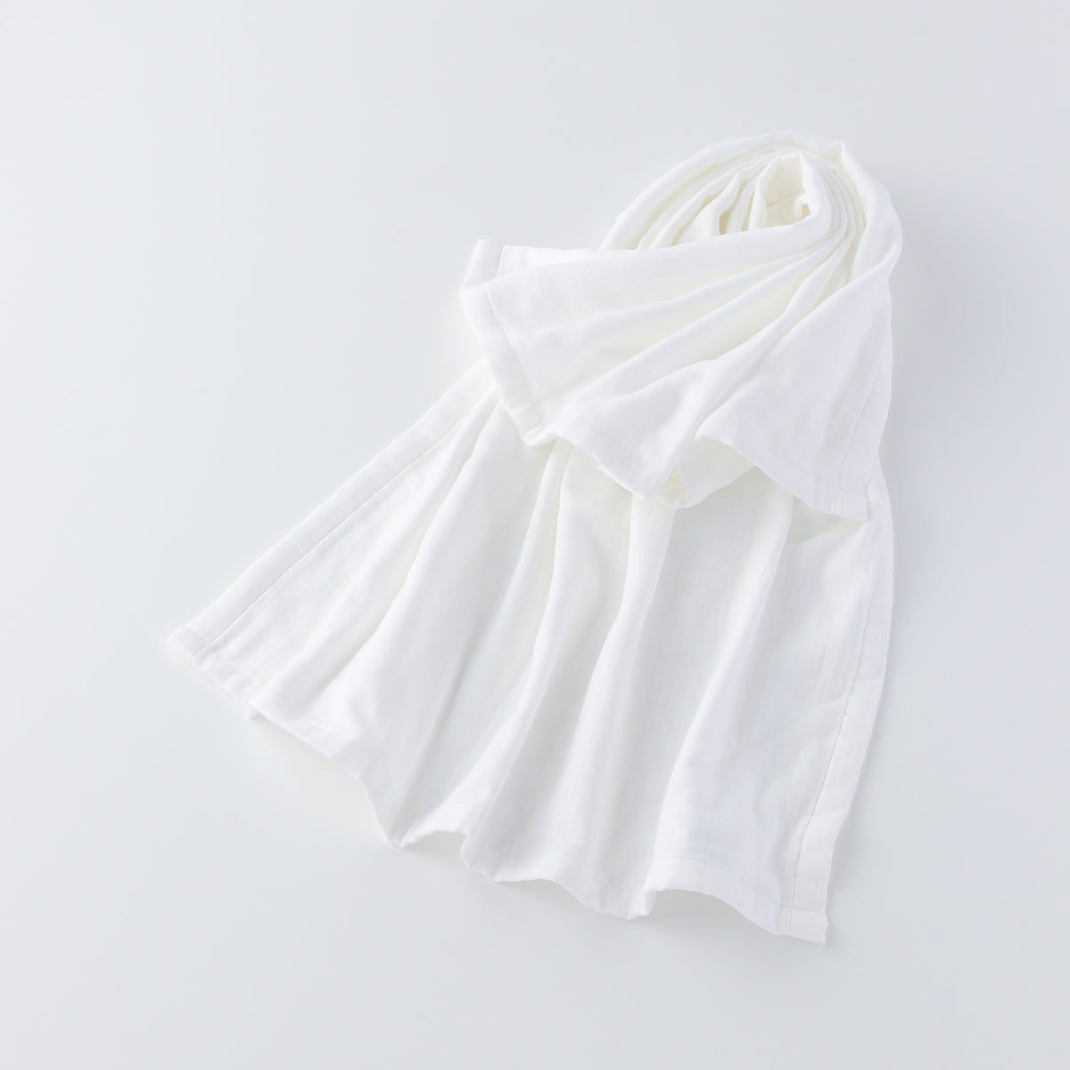Marshmallow Gauze throw in White