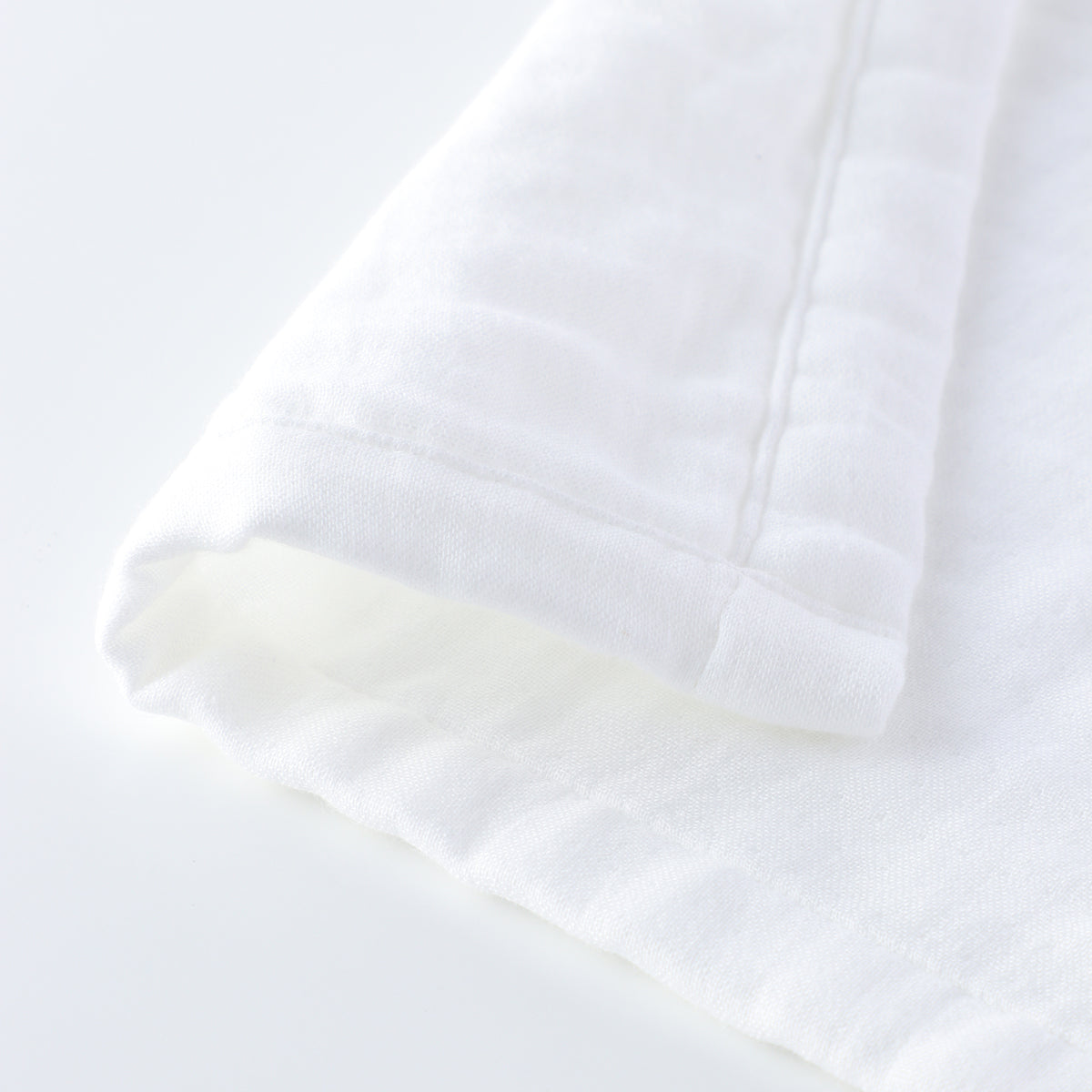 Marshmallow Gauze throw in White