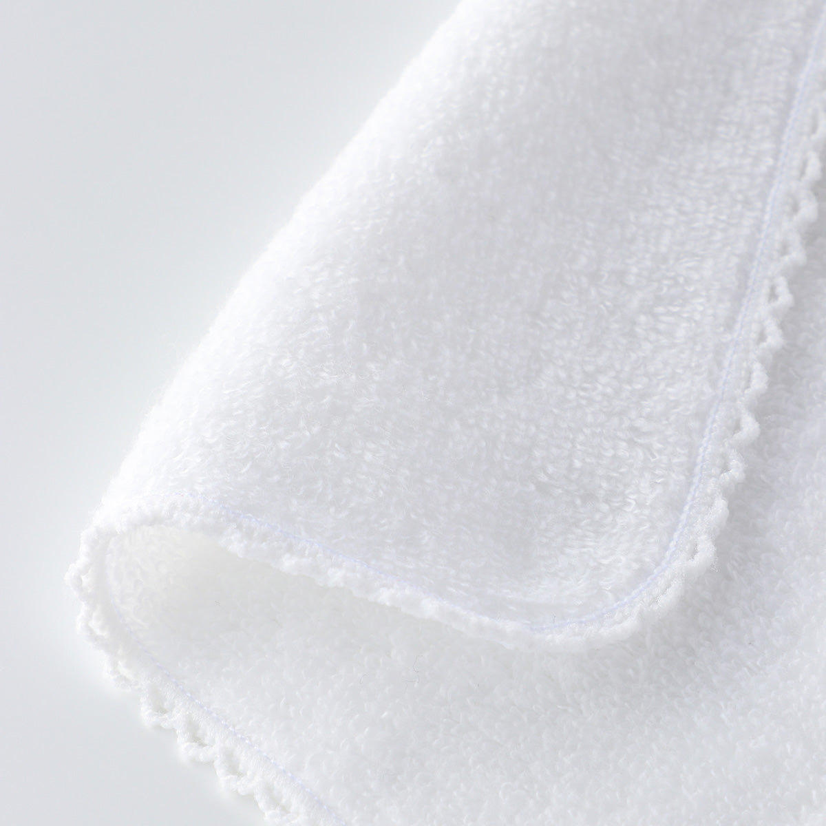 Fuwafuwa Color towel handkerchief in White