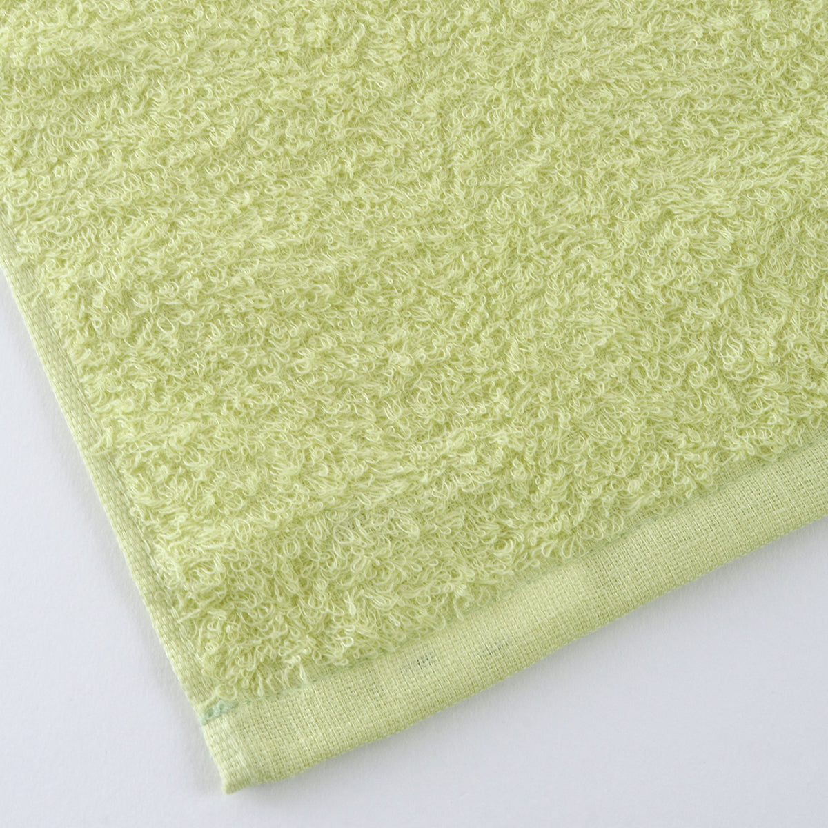 Oboro Towel Japanese Traditional Colours bath towel in Wakakusa (Young Grass)