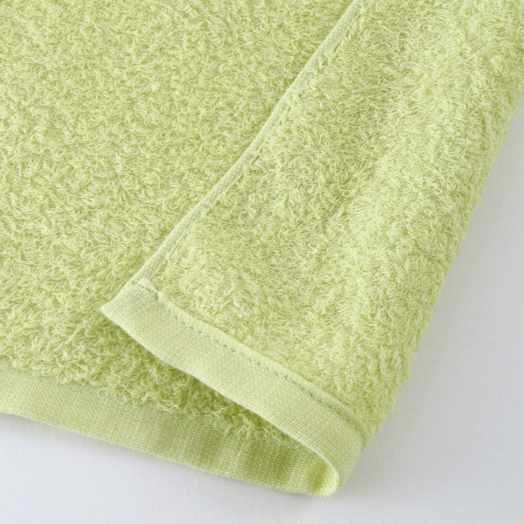 Oboro Towel Japanese Traditional Colours bath towel in Wakakusa (Young Grass)
