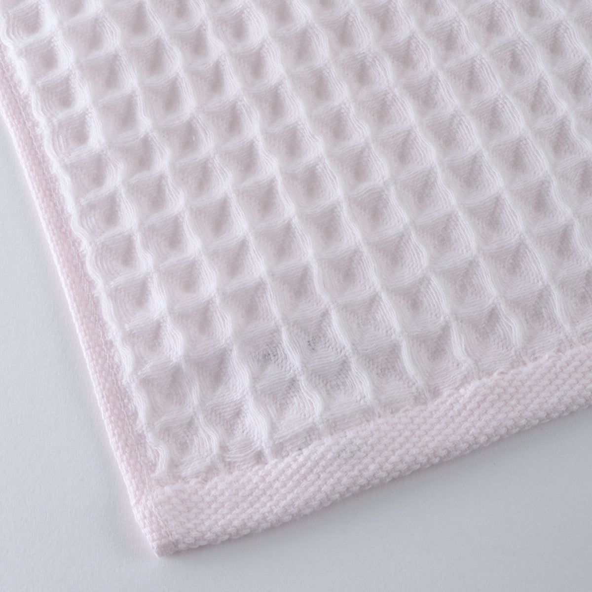 Air Waffle face towel in Pink