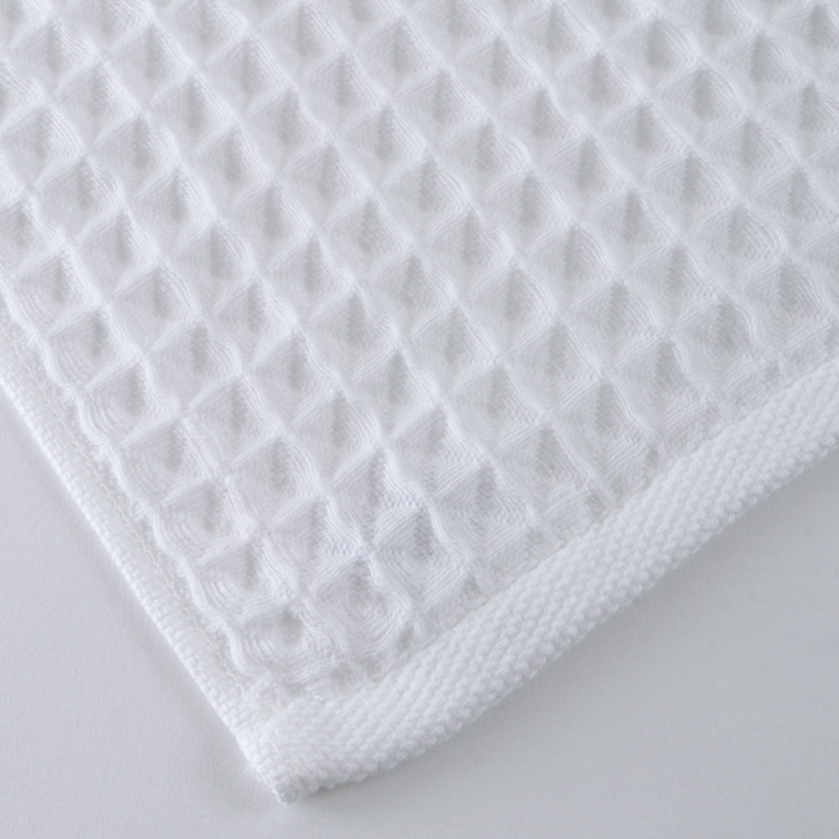 Air Waffle face towel in White