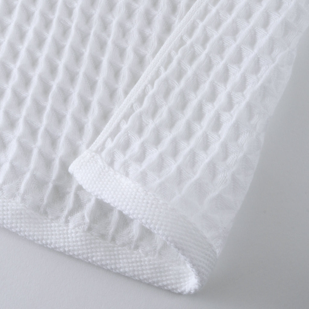 Air Waffle face towel in White