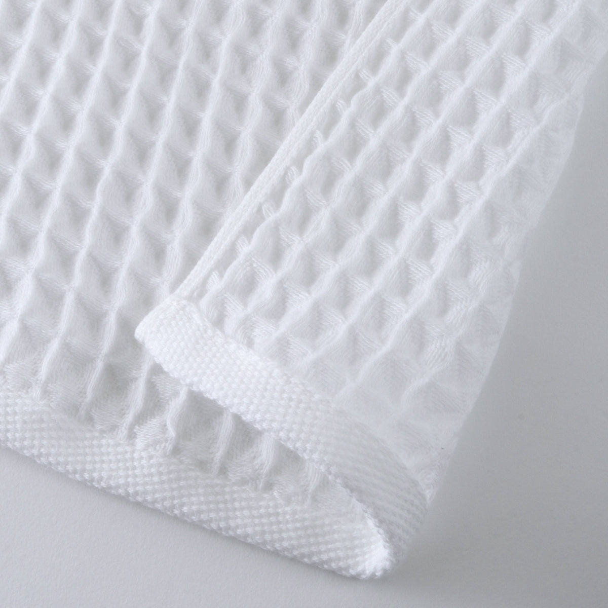 Air Waffle face towel in White