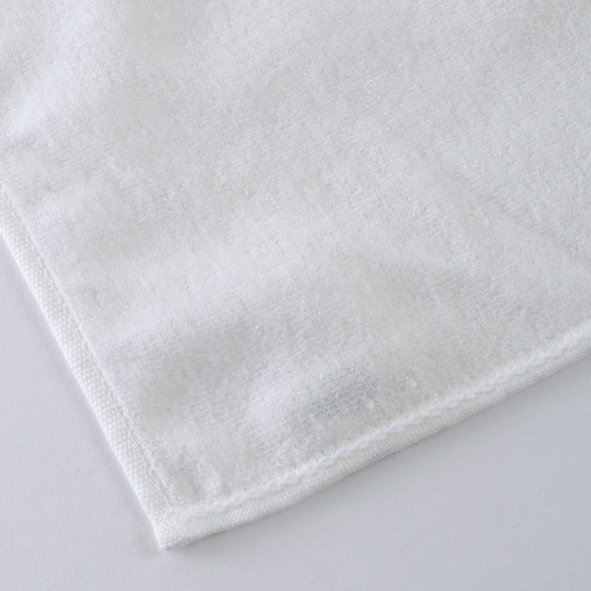 Airy Touch face towel in White