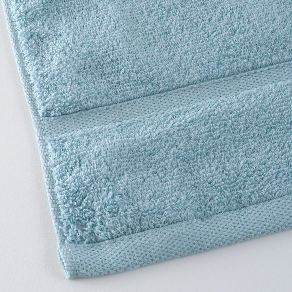 Quick Dry Tint small bath towel in Blue