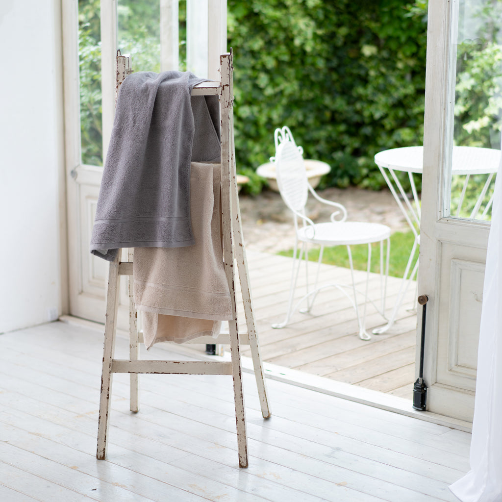 Quick Dry Tint small bath towel in Grey