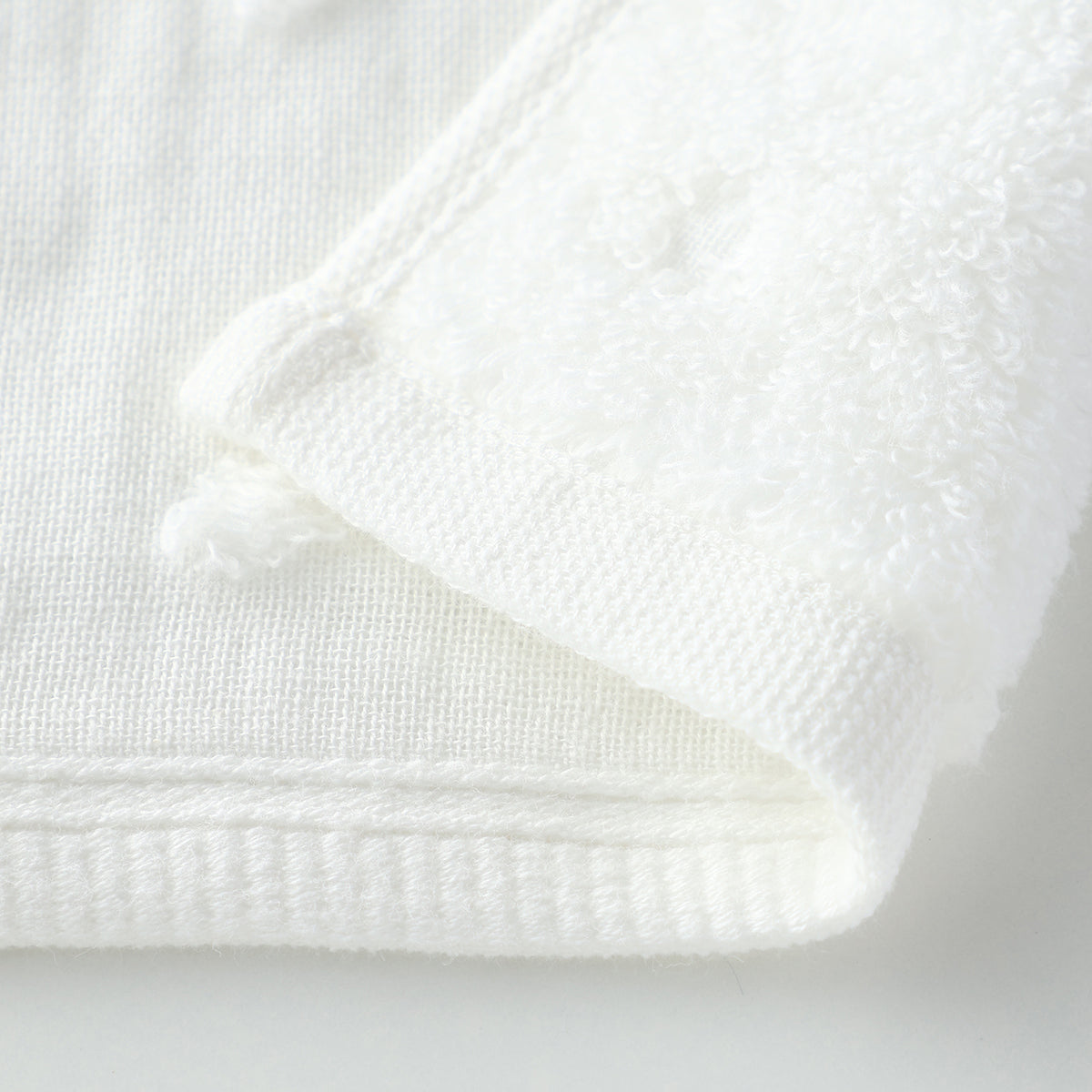 Fuwafuwa Gauze Dot face towel in White
