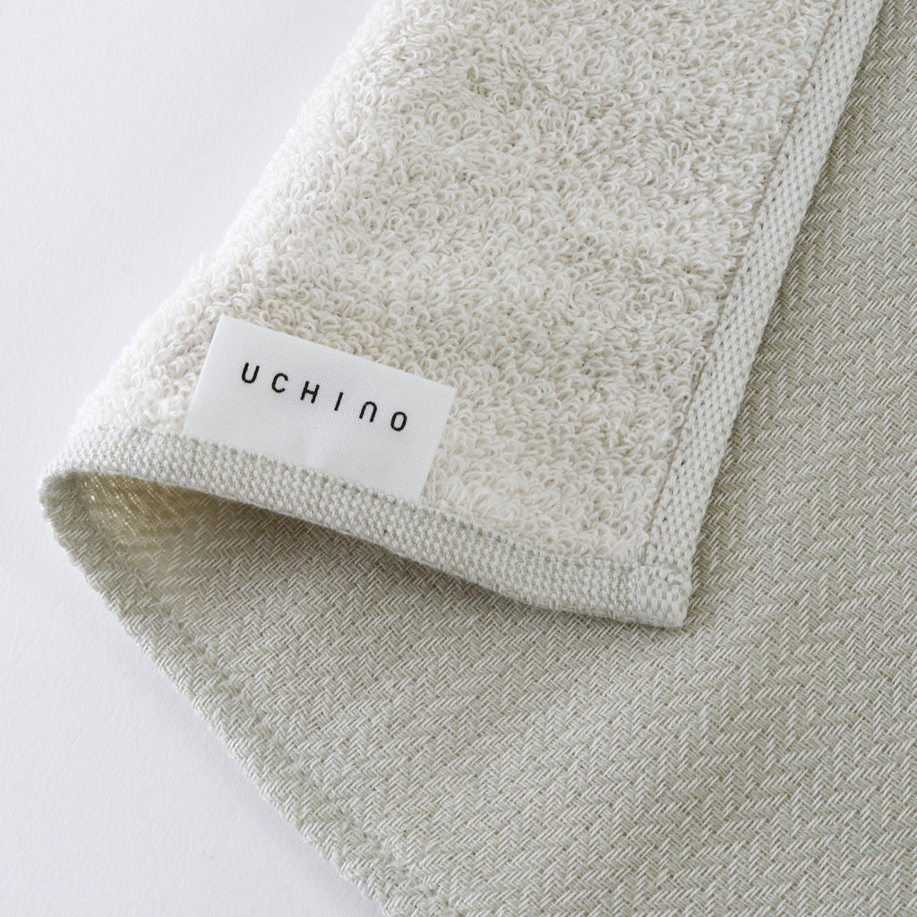 Tea-dyed organic gauze guest towel in Green