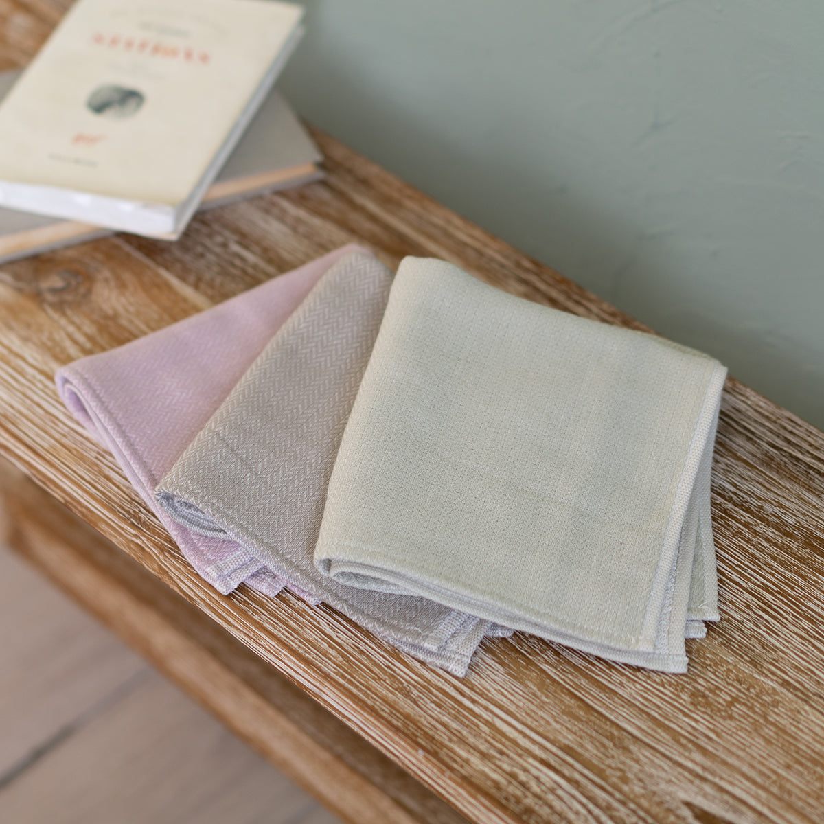 Tea-dyed organic gauze guest towel in Green