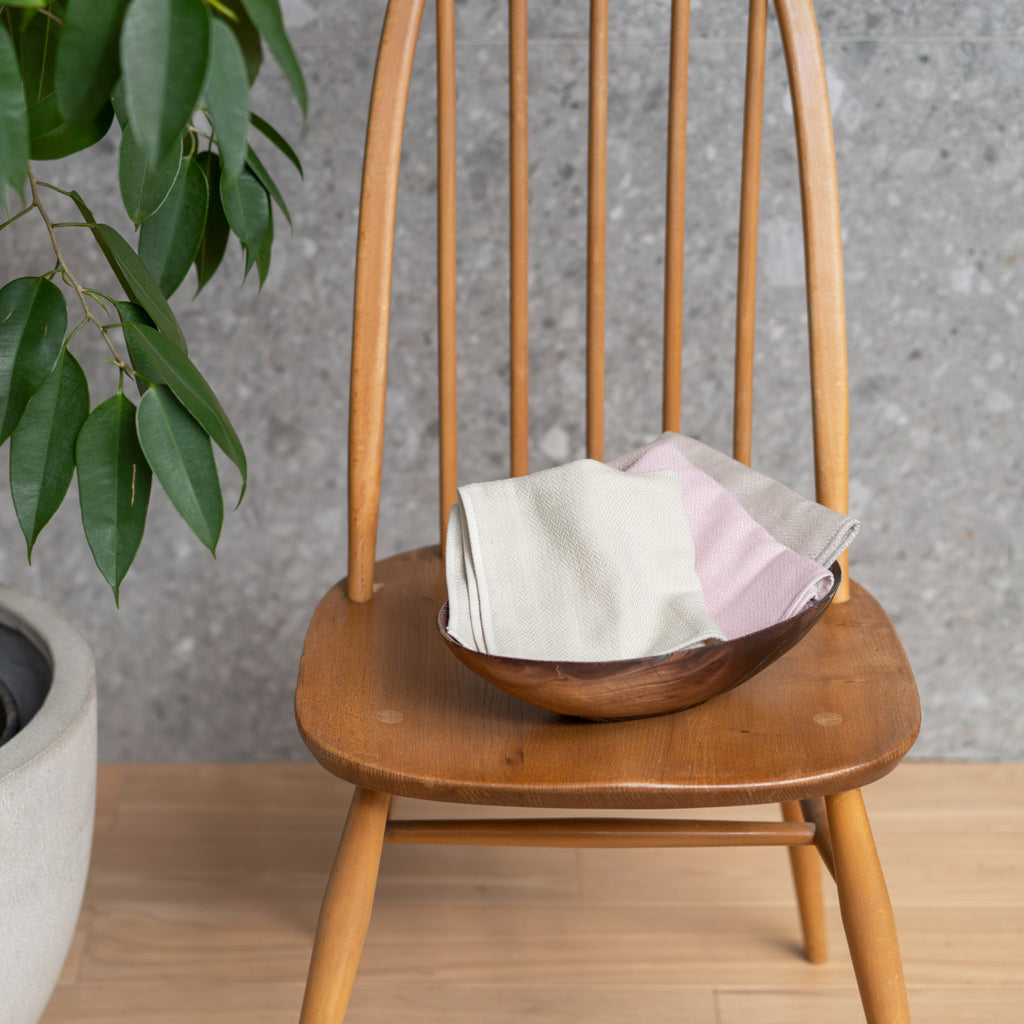Wine-dyed Organic Gauze guest towel in Pink