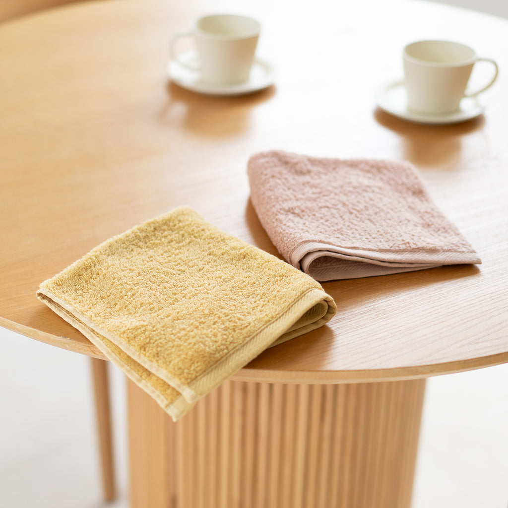Plant-dyed Organic Pile guest towel in Pink