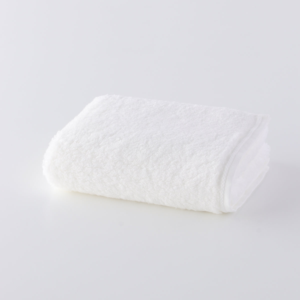 Super Marshmallow face towel in White