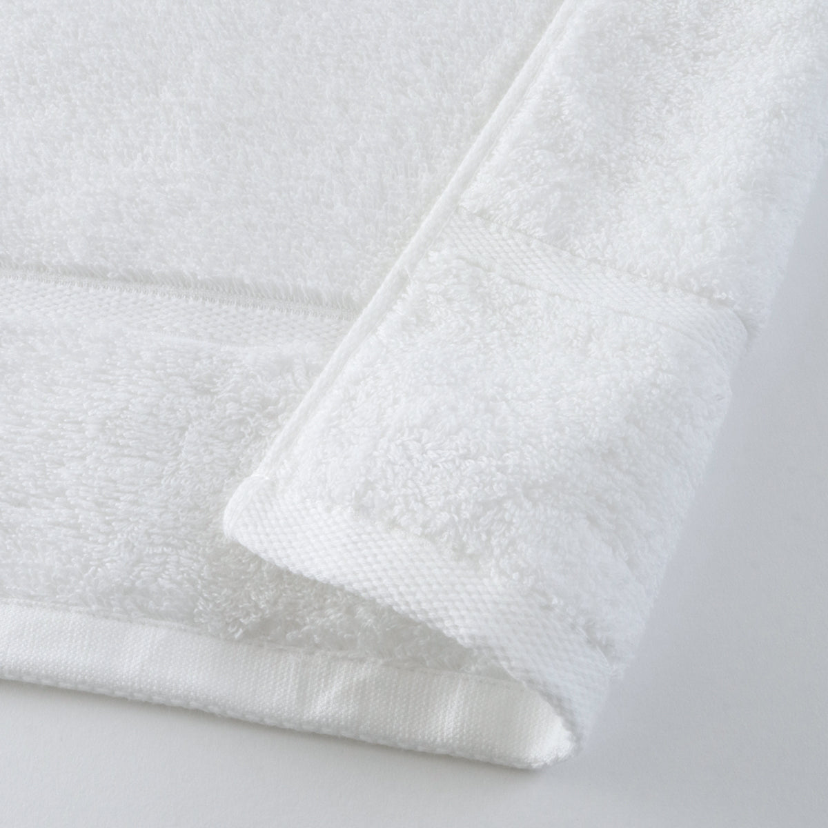 Quick Dry Tint bath towel in White