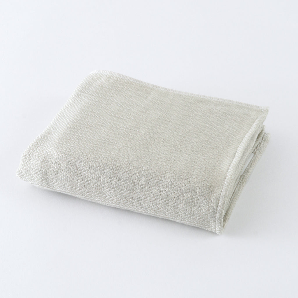 Tea-dyed organic gauze face towel in Green