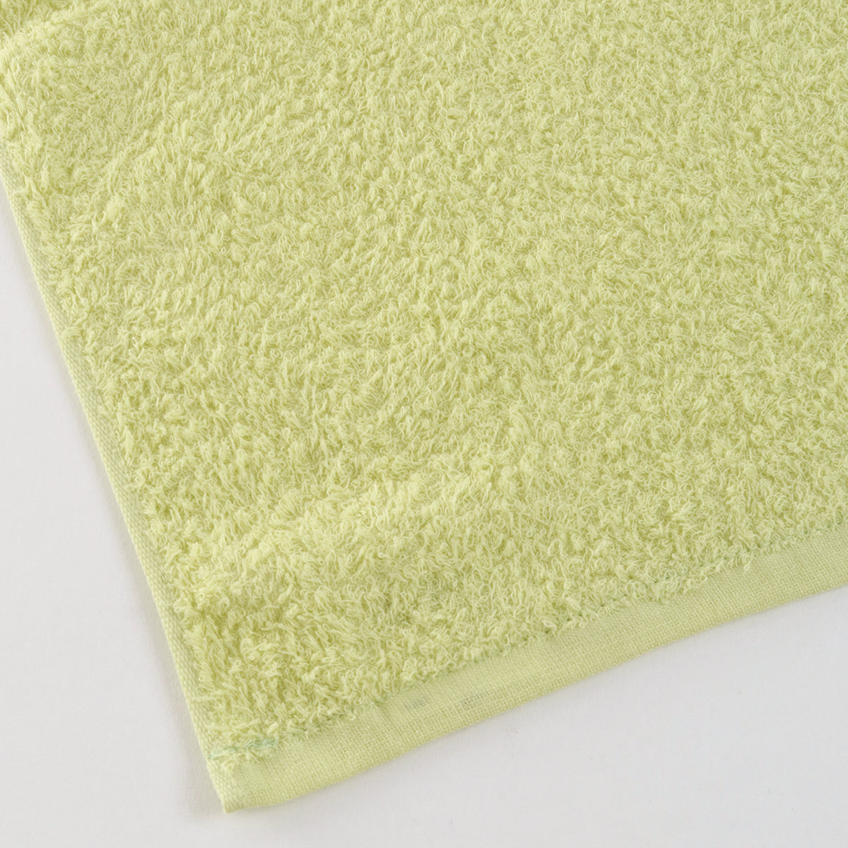 Oboro Towel Japanese Traditional Colours bath towel in Wakakusa (Young Grass)