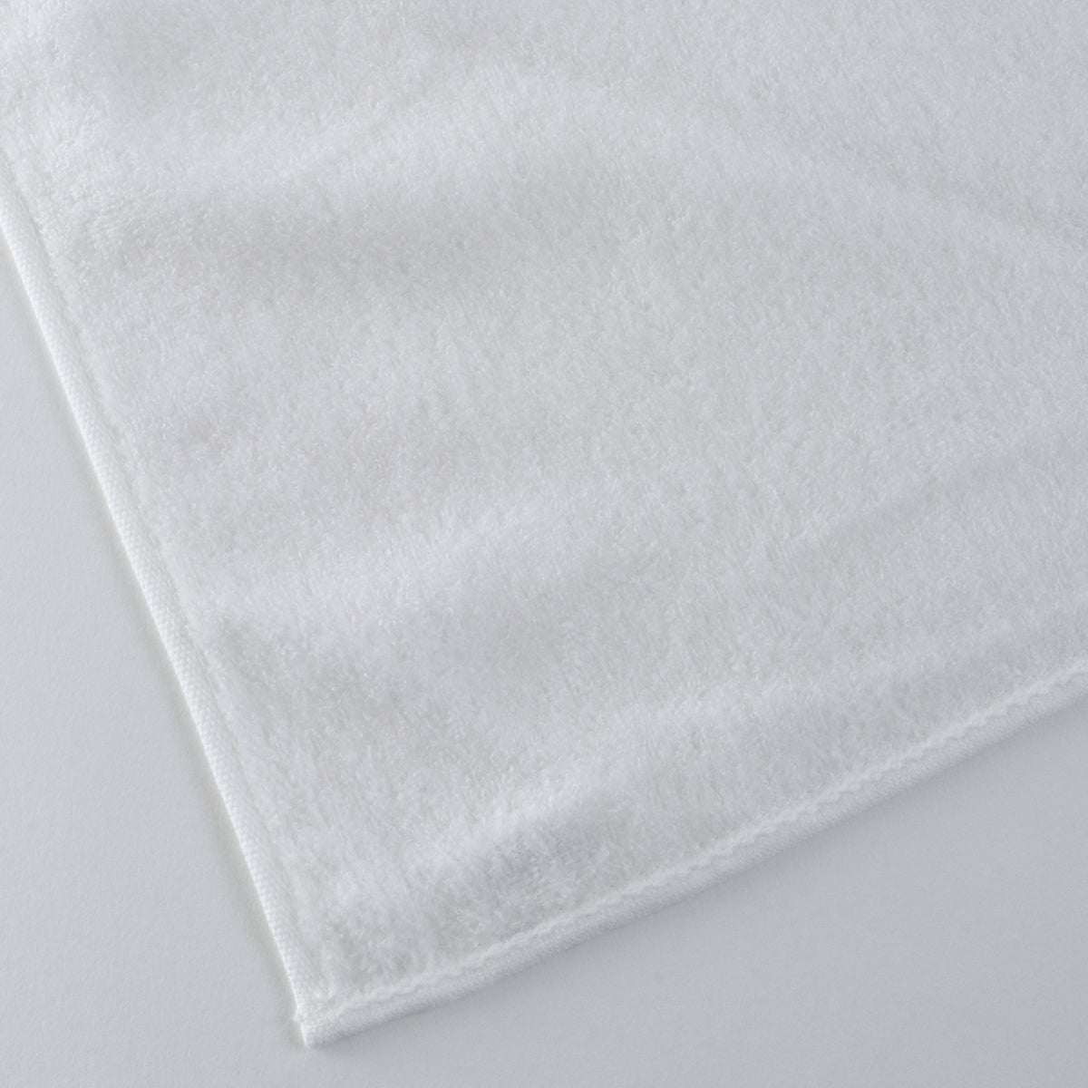 Airy Touch bath towel in White