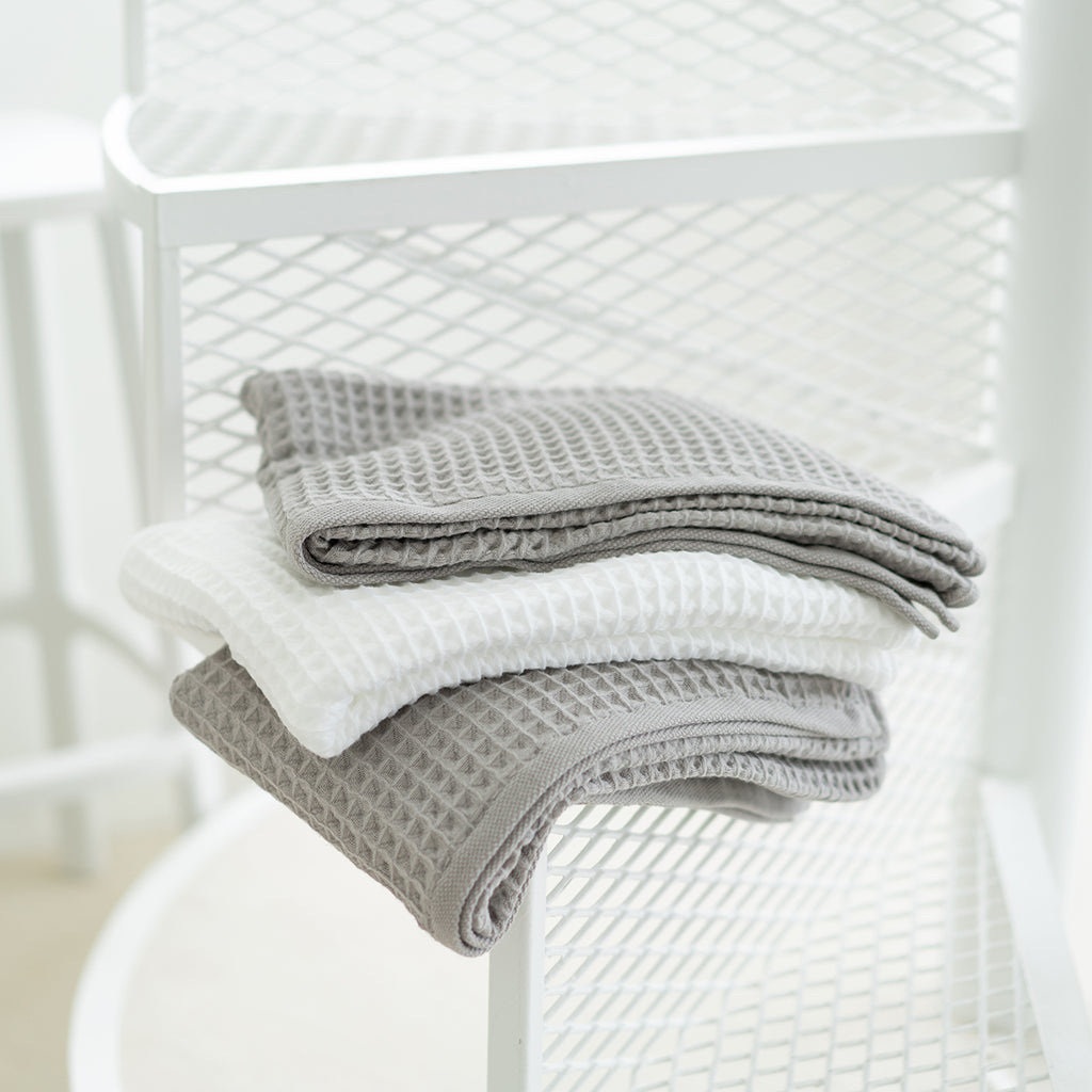 Air Waffle bath towel in Grey