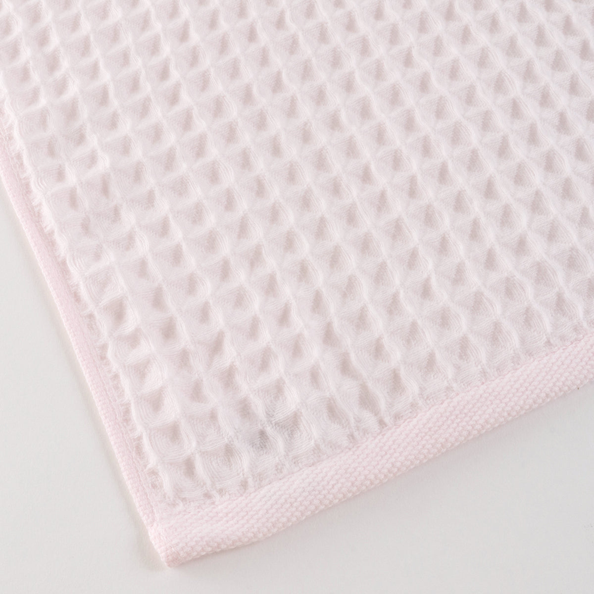 Air Waffle bath towel in Pink