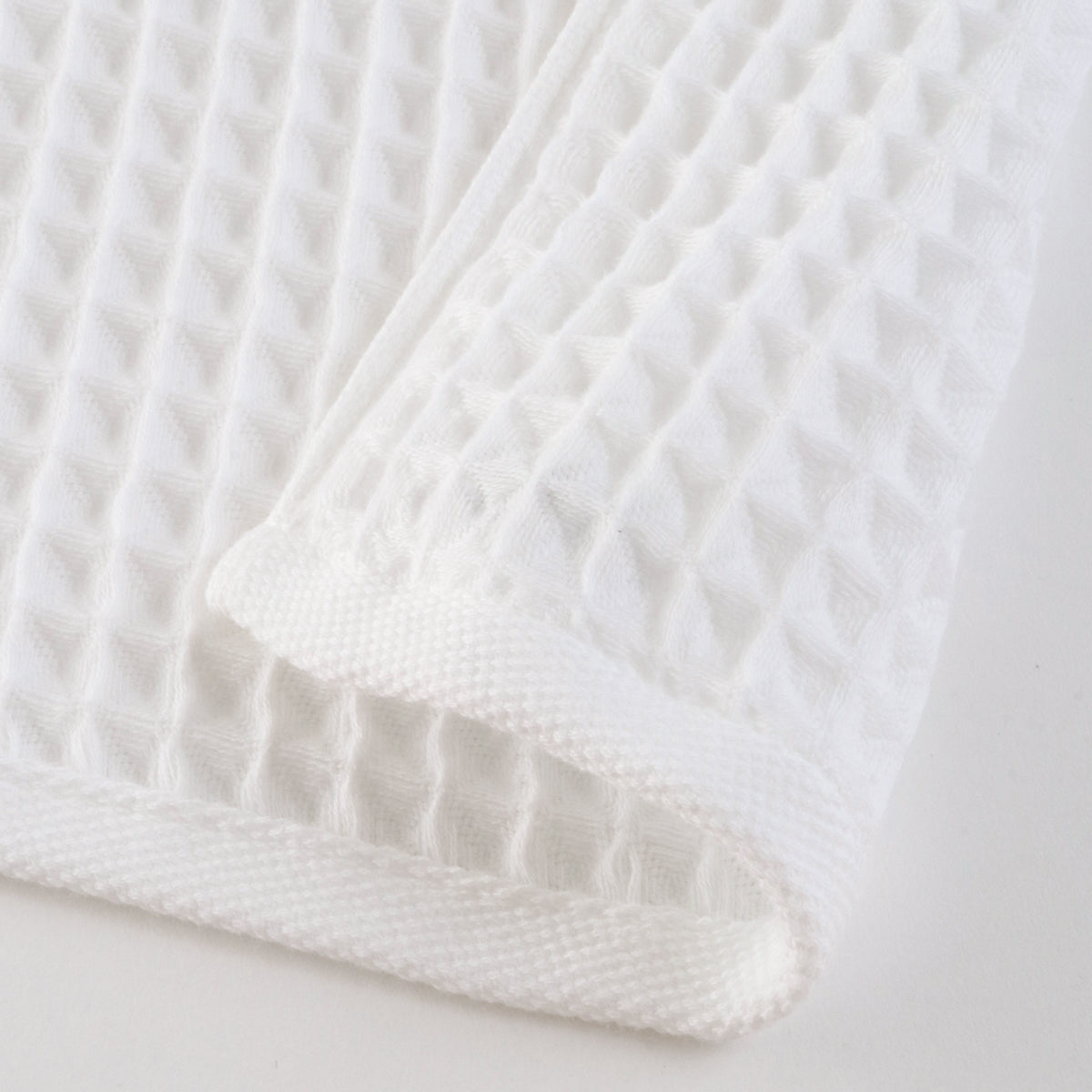 Air Waffle bath towel in White