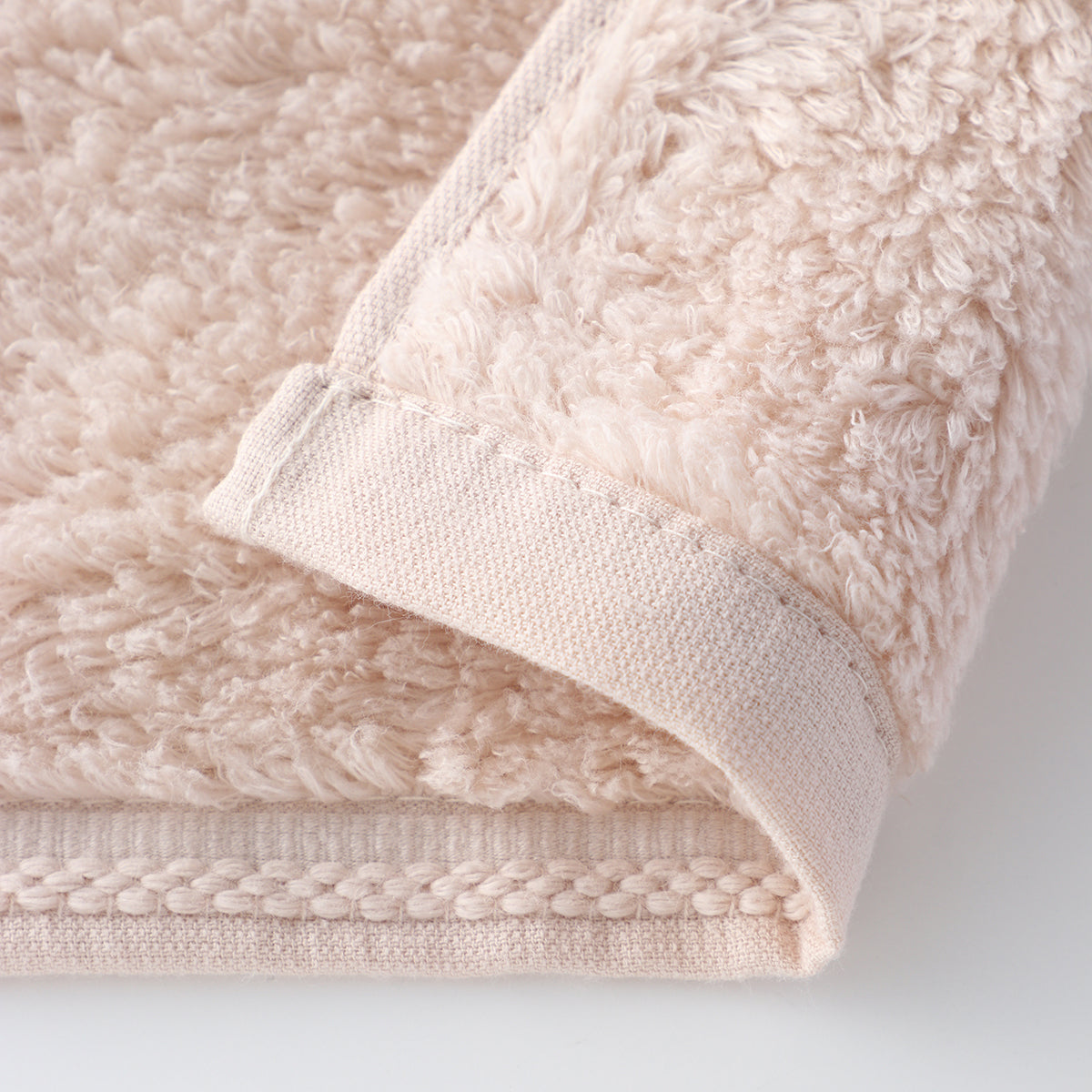 Super Marshmallow small bath towel in Beige