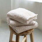 Super Marshmallow small bath towel in Beige