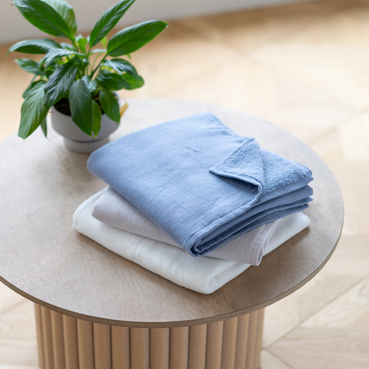 Marshmallow Gauze & Pile small bath towel in Blue