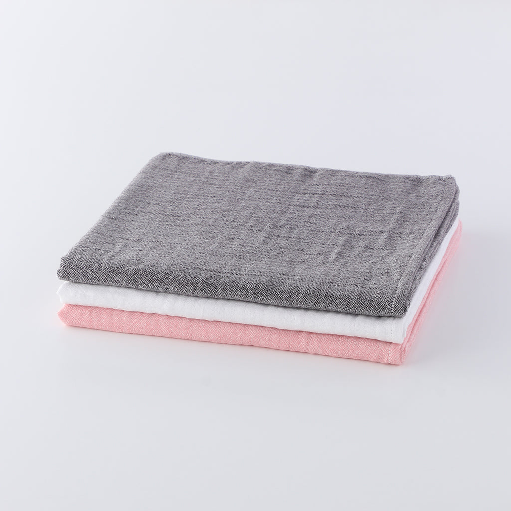 Marshmallow Puff Gauze bath towel in Dark Grey