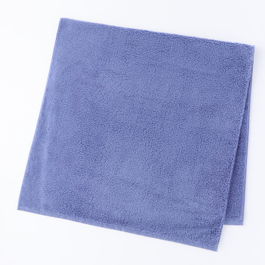 Super Marshmallow bath towel in Blue