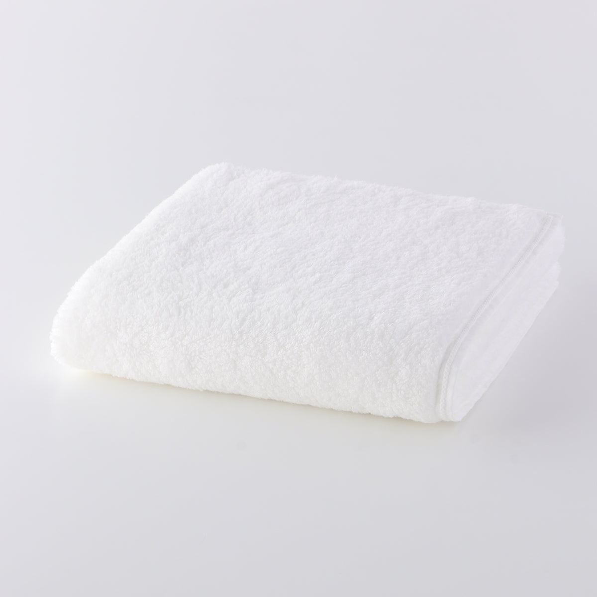 Super Marshmallow bath towel in White