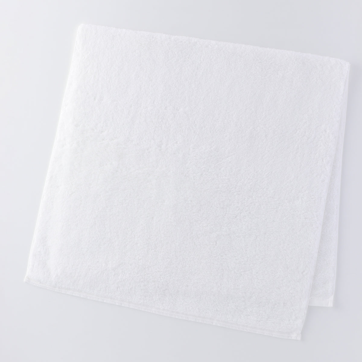 Super Marshmallow bath towel in White