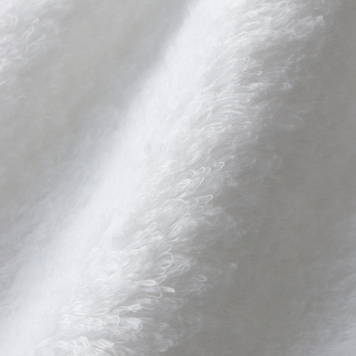 Super Marshmallow bath towel in White