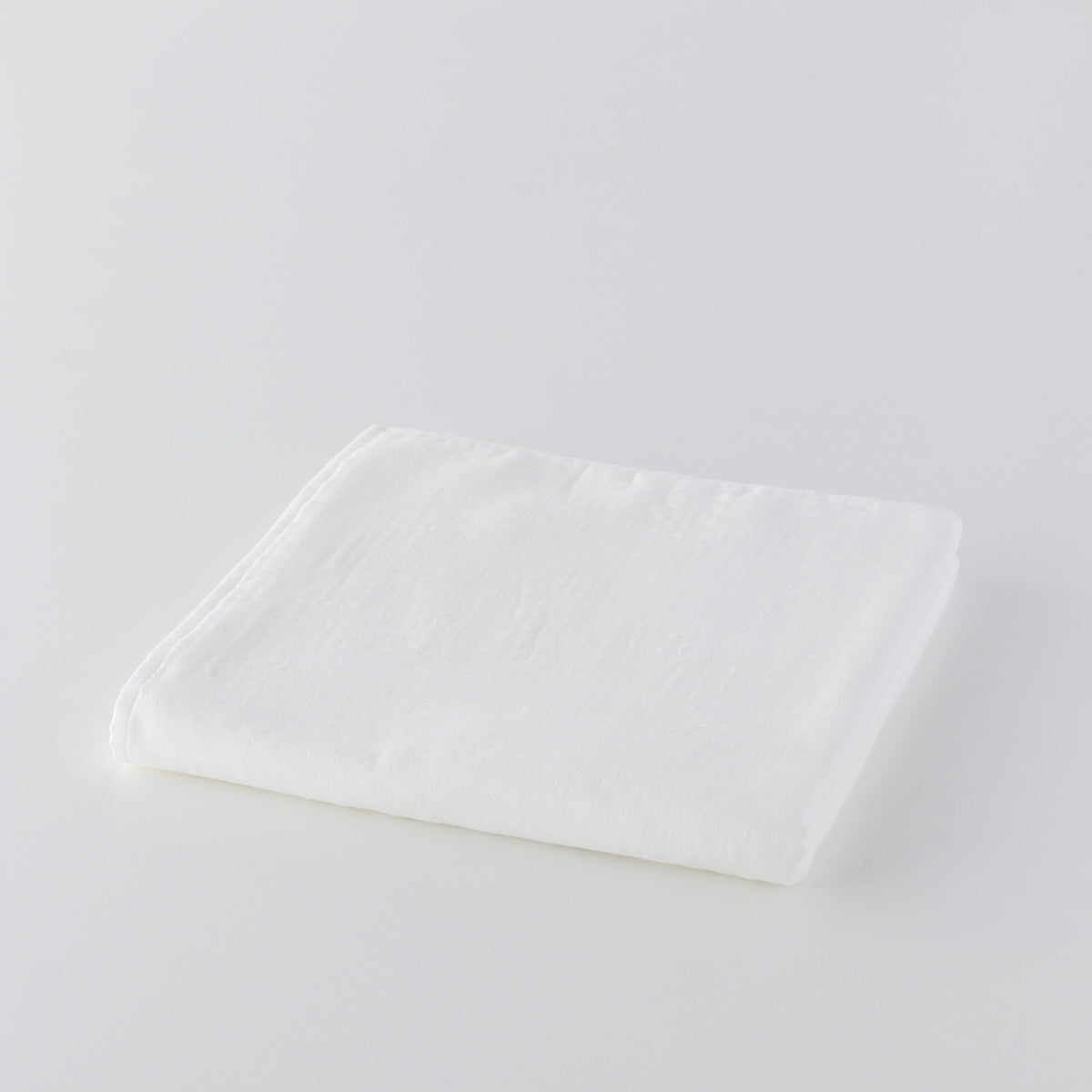 Marshmallow Gauze & Pile bath towel in White