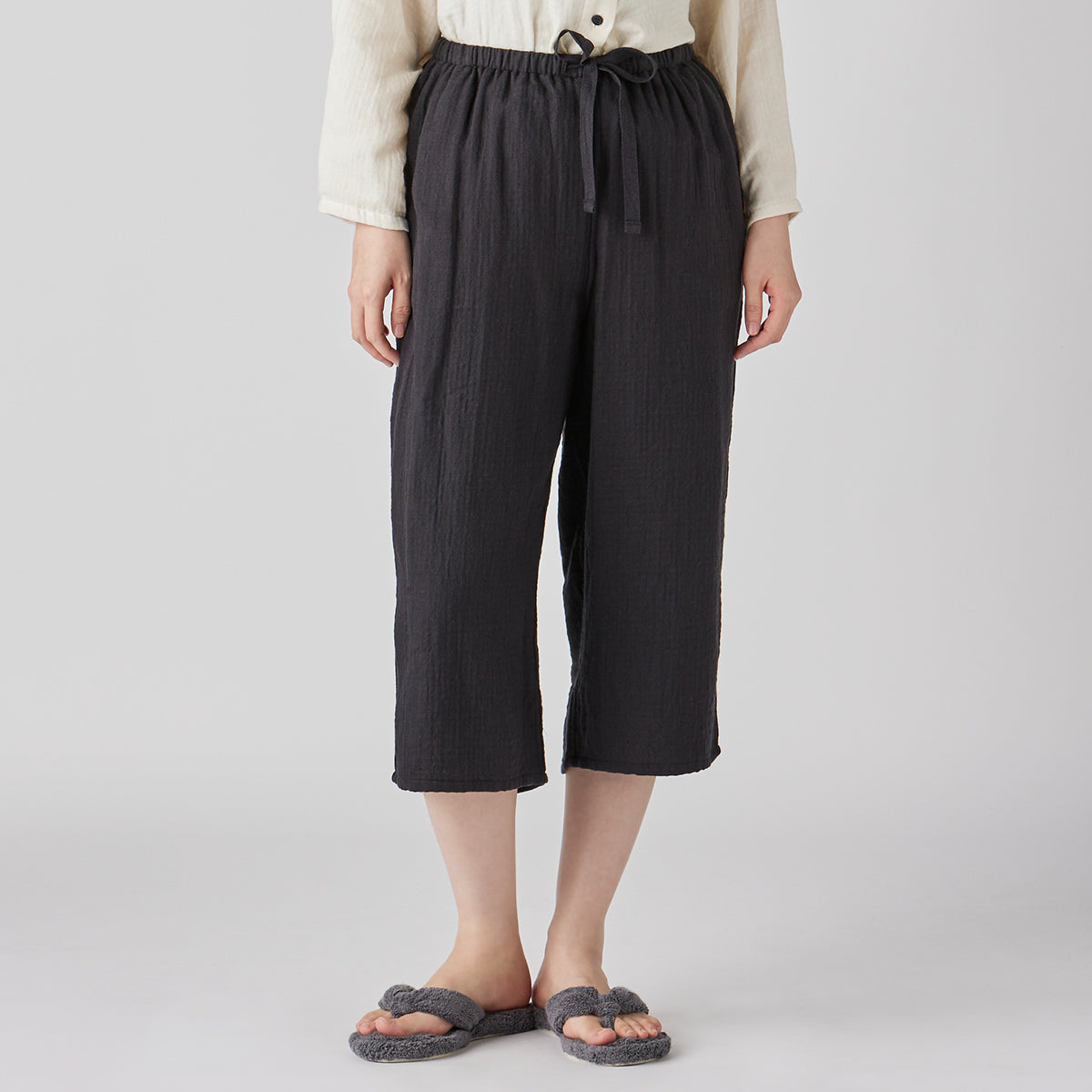 Marshmallow Gauze cropped pants in Black