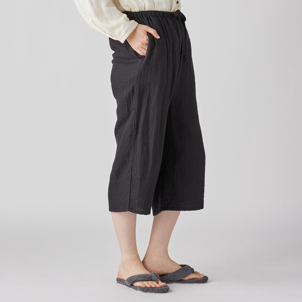 Marshmallow Gauze cropped pants in Black