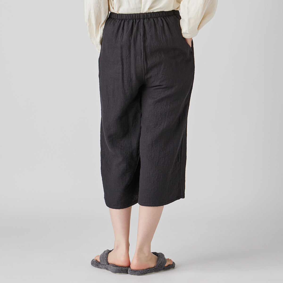 Marshmallow Gauze cropped pants in Black
