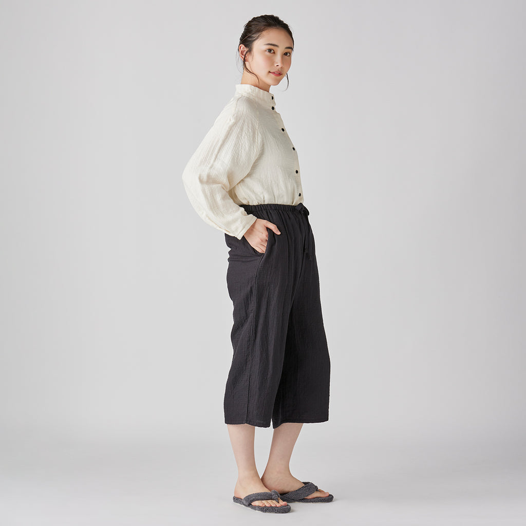 Marshmallow Gauze cropped pants in Black