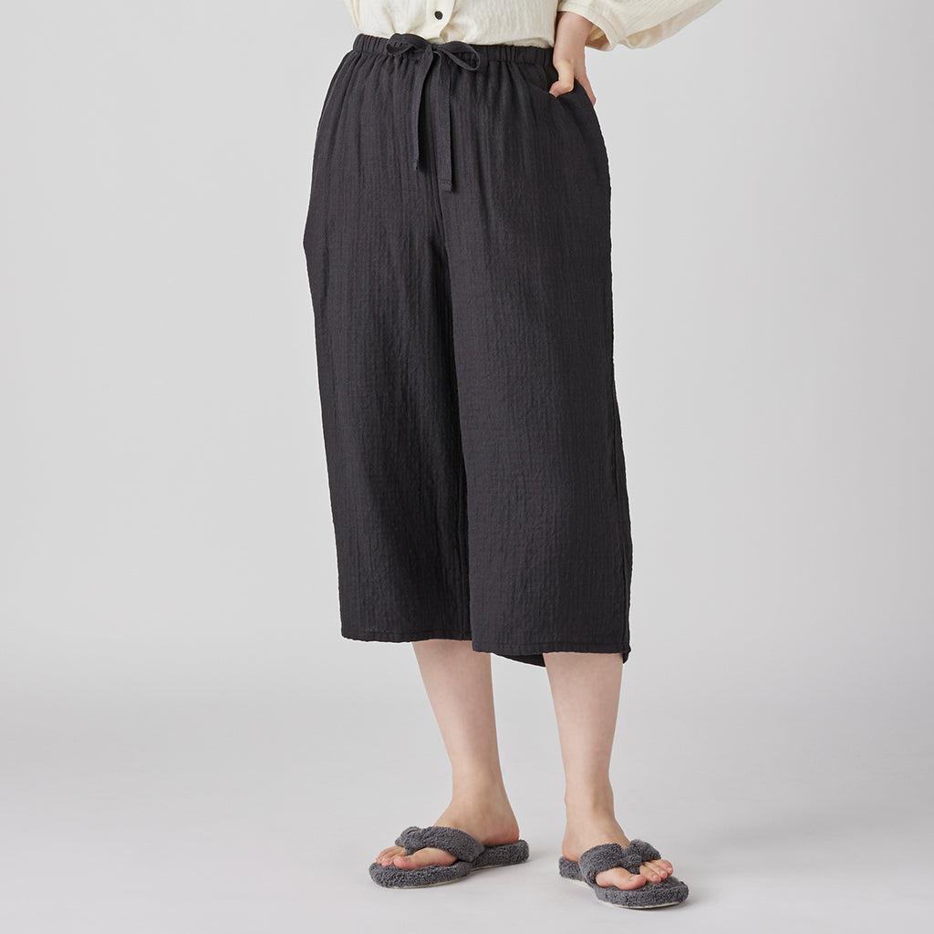 Marshmallow Gauze cropped pants in Black