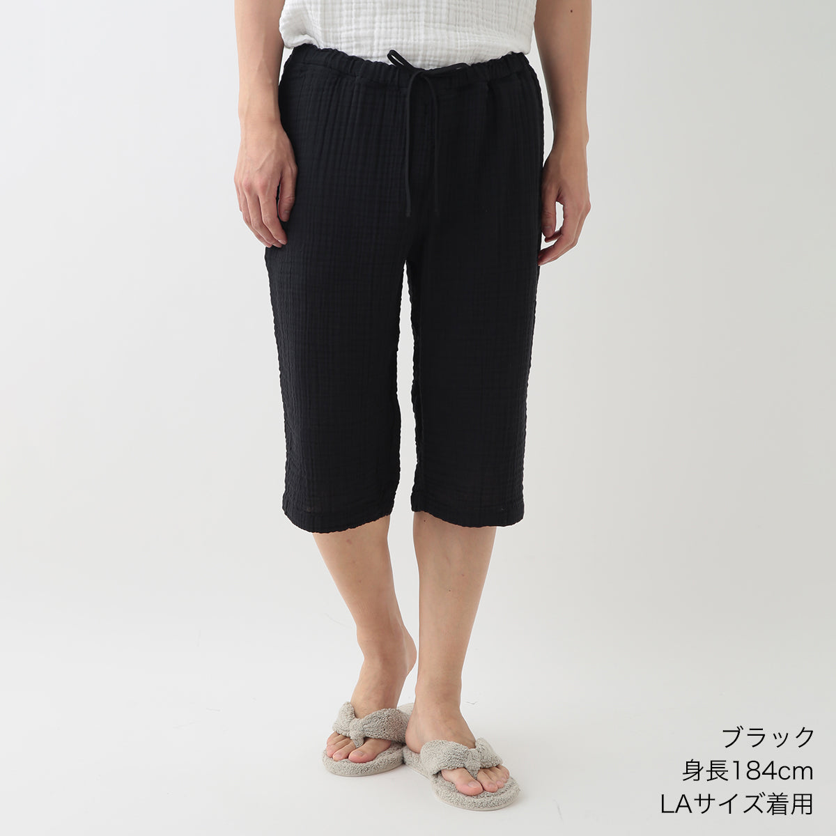 Crepe Gauze mid-length shorts in Black