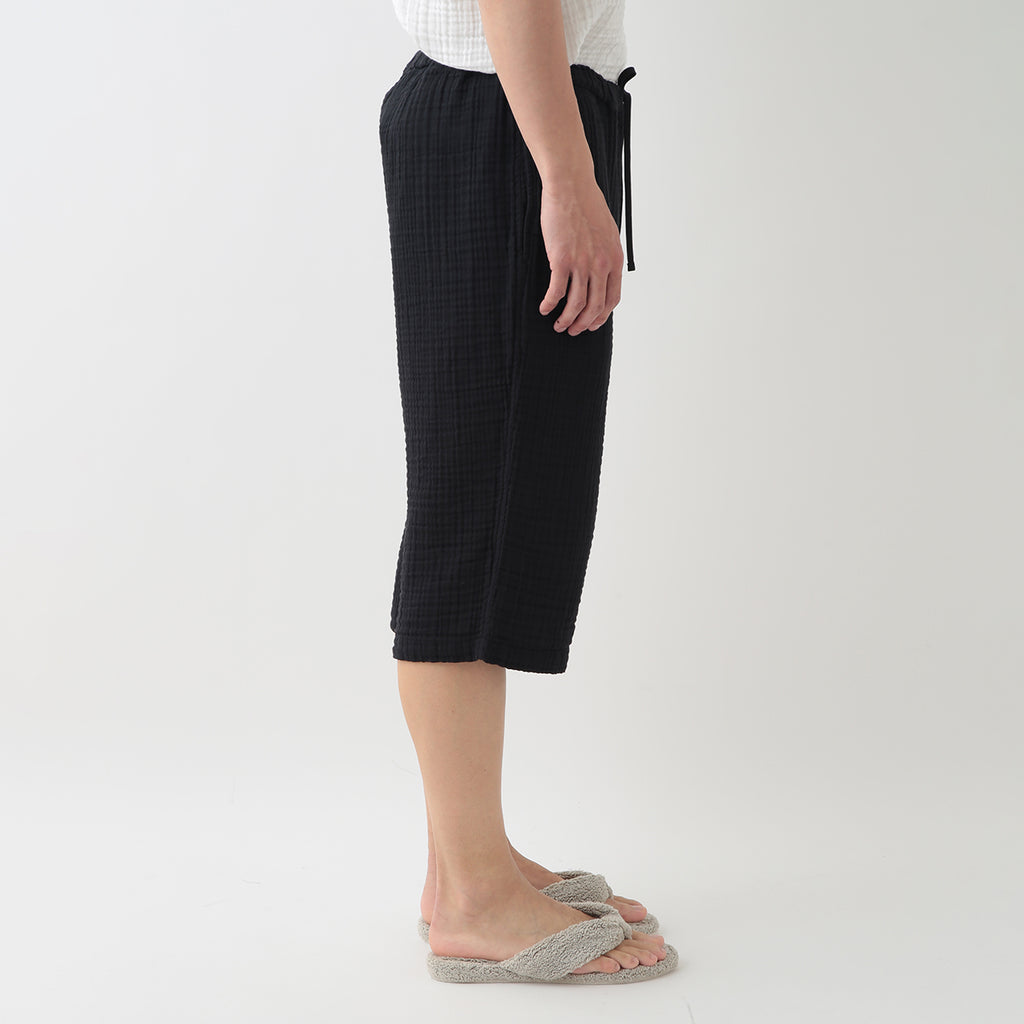 Crepe Gauze mid-length shorts in Black