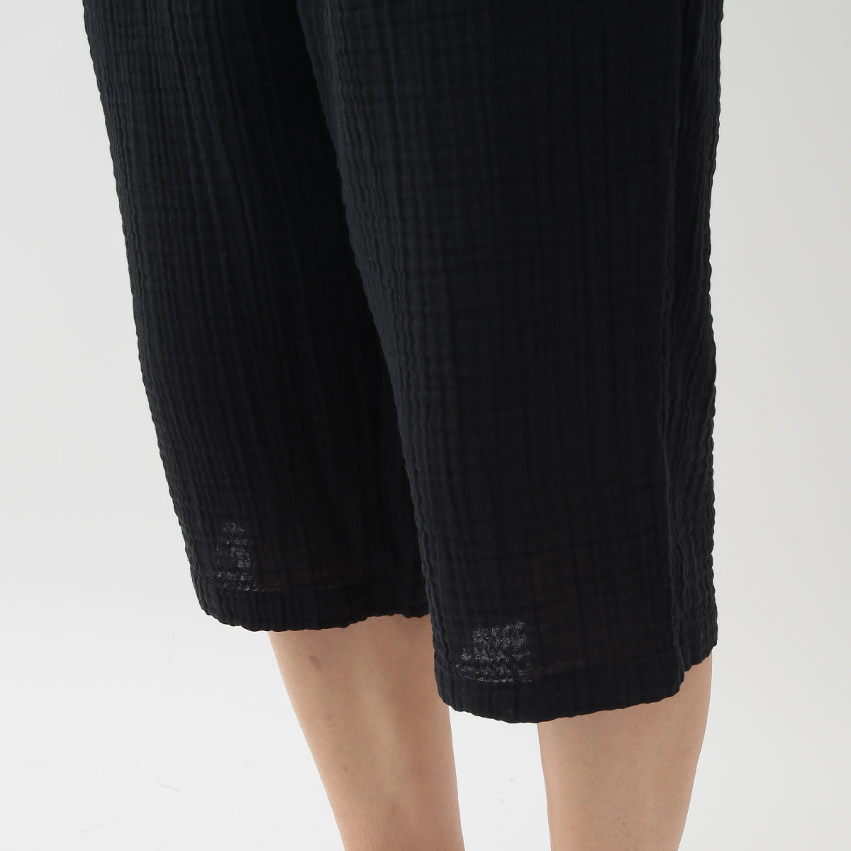 Crepe Gauze mid-length shorts in Black