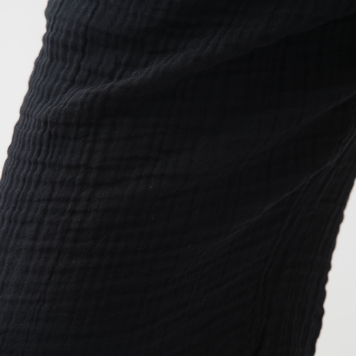 Crepe Gauze mid-length shorts in Black