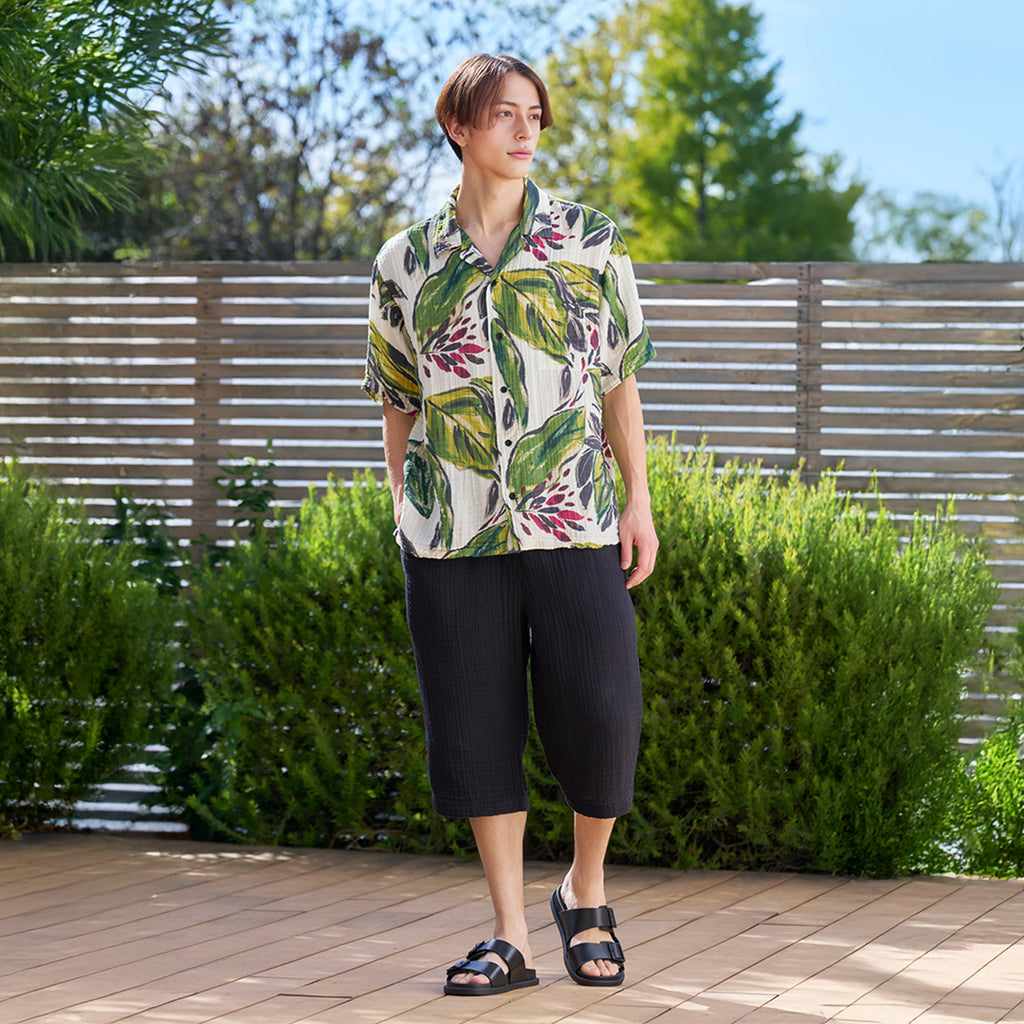 Crepe Gauze mid-length shorts in Black