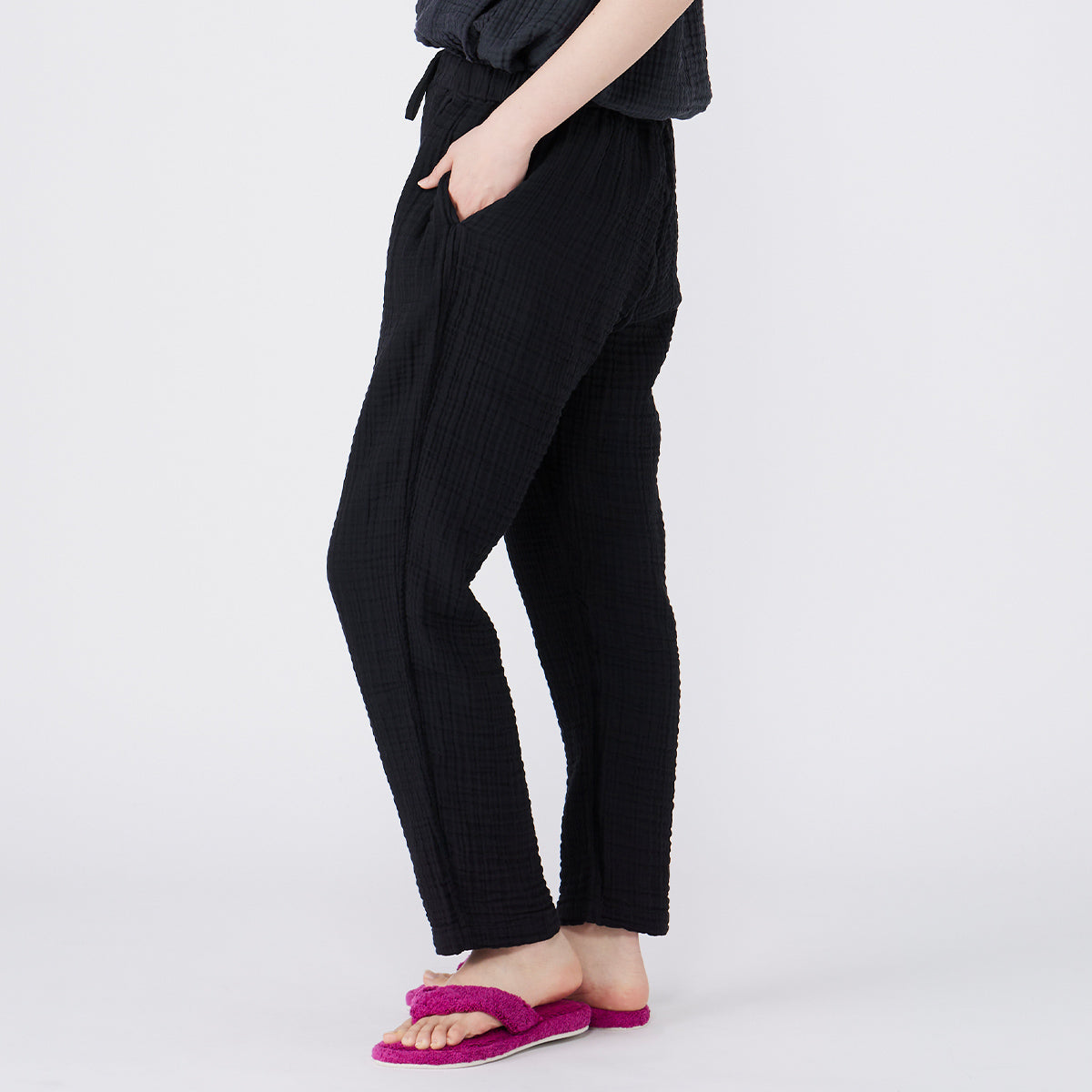 Crepe Gauze pants in Black